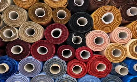 Comment les antimousses révolutionnent discrètement les textiles durables