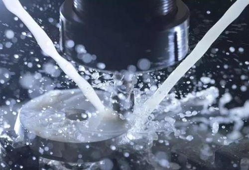 Causes et effets du moussage du liquide de coupe des métaux